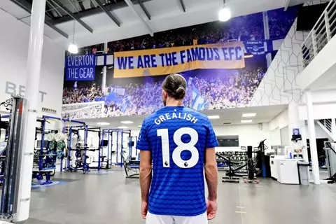 كشف سر اختيار الرقم 18.. جريليش: سعيد لتوقيعي مع إيفرتون